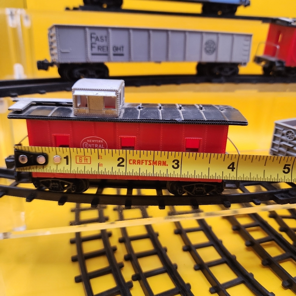 Vintage 60s HO Scale Marx NYC Northern Pacific Fast Freight Train Cars & Tracks - Picture 2 of 5